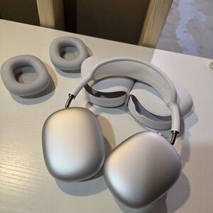 Apple Air Max Over Ear Headphones